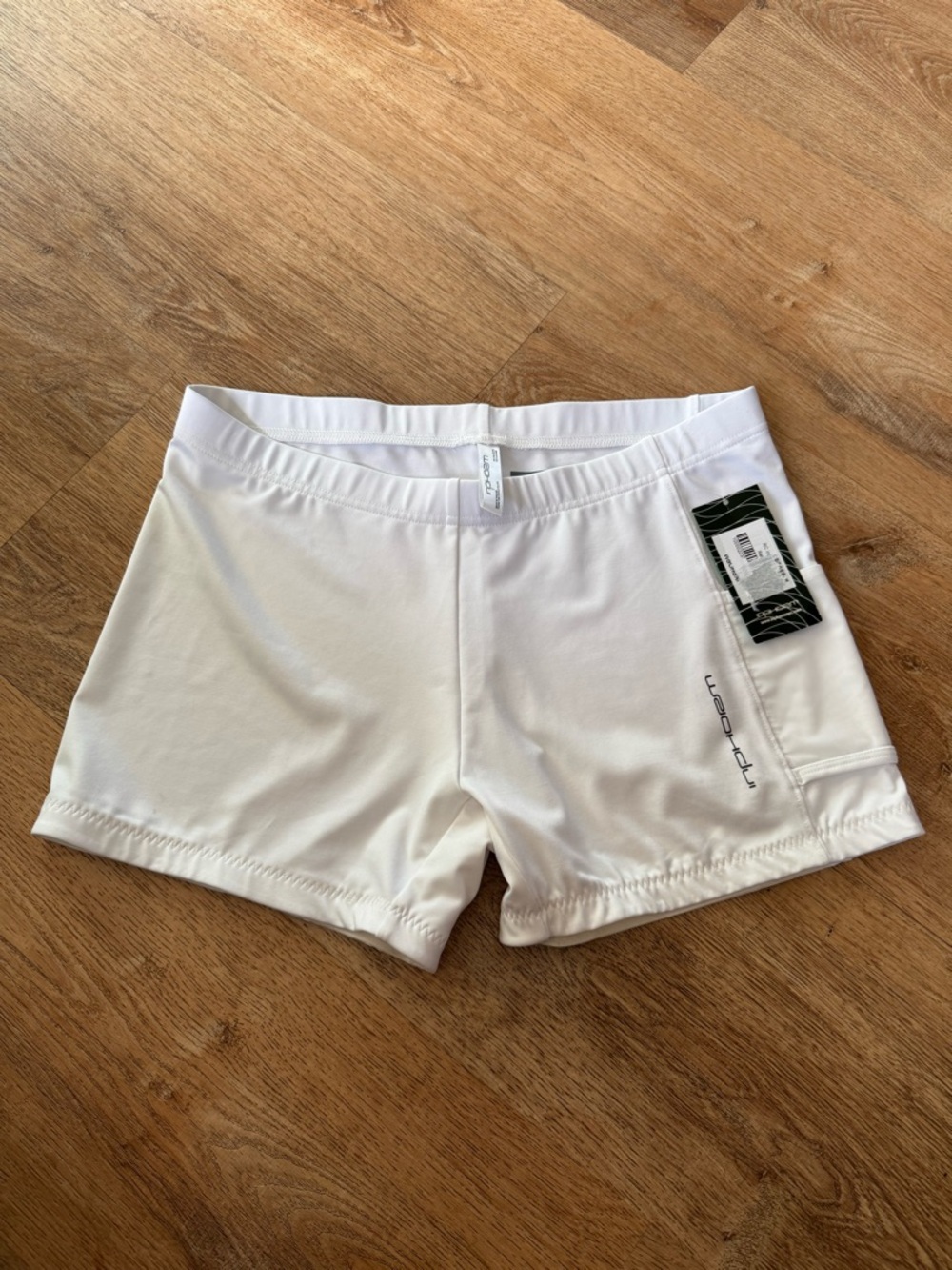 Inphorm Tennis ace shorts NWT large white
